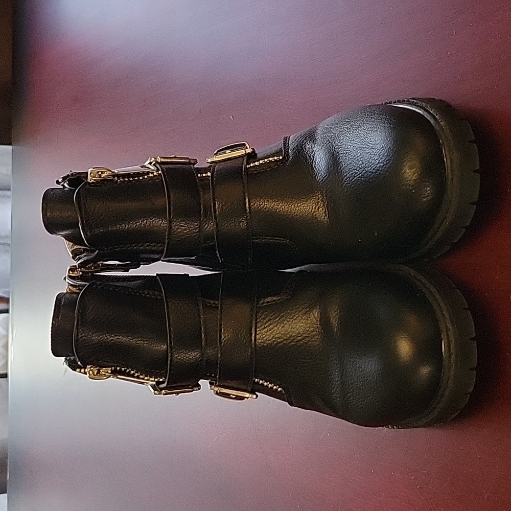 Tahari Girls Black Boots Size 1 Gently Used